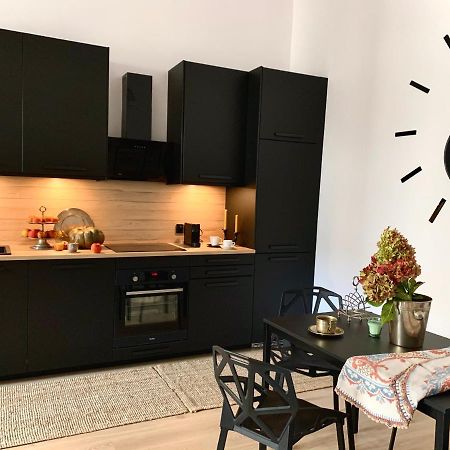 Black Velvet Apartment Krakow Bagian luar foto