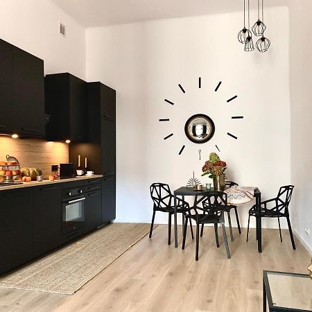 Black Velvet Apartment Krakow Bagian luar foto